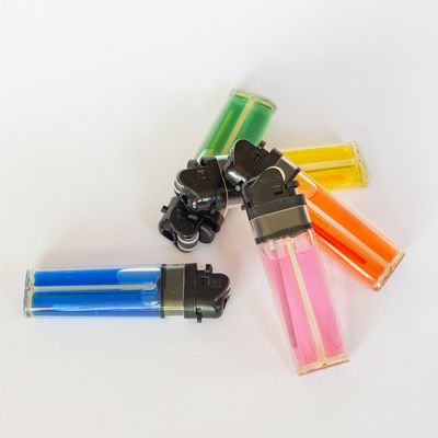 Muestras US 0.001/Piece Modelo NO. DY-63 Enciendador de cigarrillos sin llama con tapa de viento personalizada