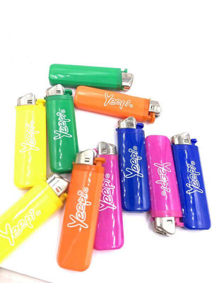 Cinco colores BBQ personalizado fuego encendedor eléctrico para cigarrillos desechables gas recargable