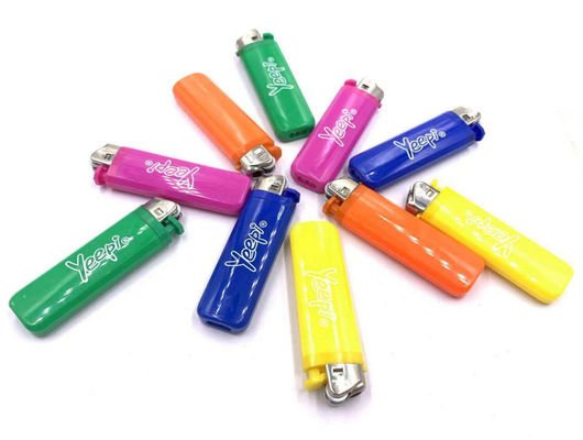 Cinco colores BBQ personalizado fuego encendedor eléctrico para cigarrillos desechables gas recargable