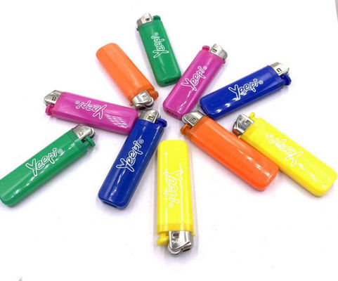 Cinco colores BBQ personalizado fuego encendedor eléctrico para cigarrillos desechables gas recargable