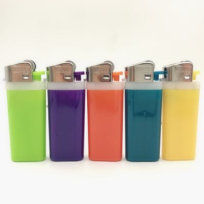 Petición personalizada Aceptado encendedor de gas de plástico de sílex desechable y N.W/G.W 18/19 kg