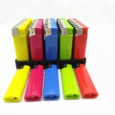 Material POM cigarrillo de gas encendedor desechable de plástico personalizado para espacio de impresión grande