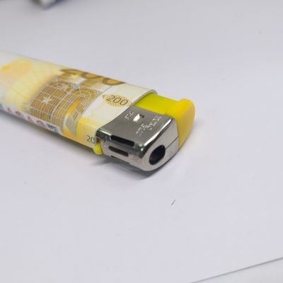 Solicitud personalizada ISO9994 Mercado europeo encendedor de plástico con fumo electrónico frío