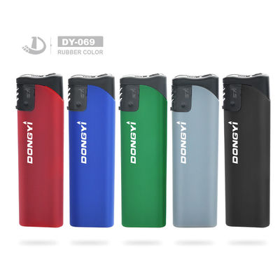 Enciendador electrónico de plástico Dy-069 Enciendador de cigarrillos con solicitud personalizada