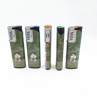 Enciendador de cigarrillos de plástico Dongyi Infierno a prueba de viento Enciendador de humo personalizado para 2022