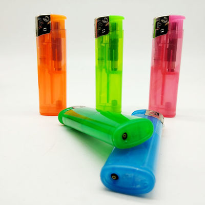 7.77*2.29*1.25 CM Recargable multicolor resistente al viento encendedor de plástico