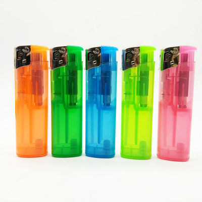 7.77*2.29*1.25 CM Recargable multicolor resistente al viento encendedor de plástico