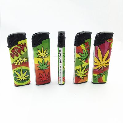 Solicitud personalizada Enciendador de cigarrillos de plástico de gas Dongyi Diseño 2023 con personalización