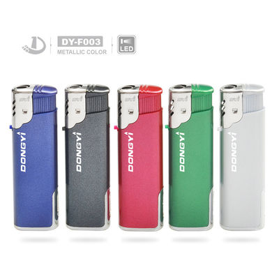 Encendiador de cigarrillos de plástico a prueba de viento con color semitransparente LED y luz LED