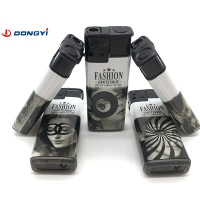 Etiqueta de color personalizada encendedor de cigarrillos de moda para Europa y América modelo NO. DY-F007 plástico