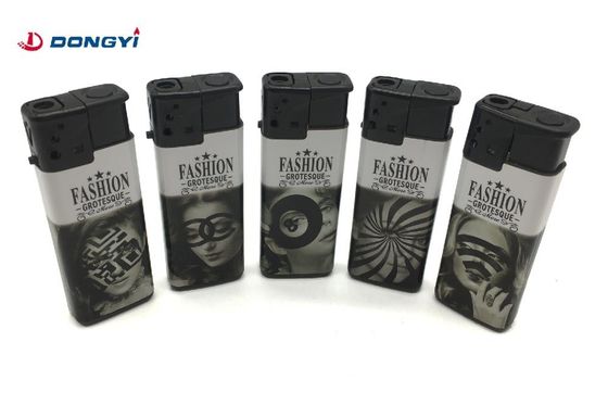 Etiqueta de color personalizada encendedor de cigarrillos de moda para Europa y América modelo NO. DY-F007 plástico
