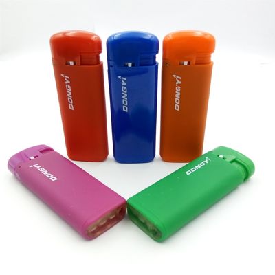 Cigarretas de gas reutilizables a prueba de viento y personalizables para sus necesidades Dy-F008